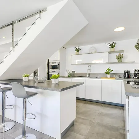 Infinity By Interhome Villa Roses
