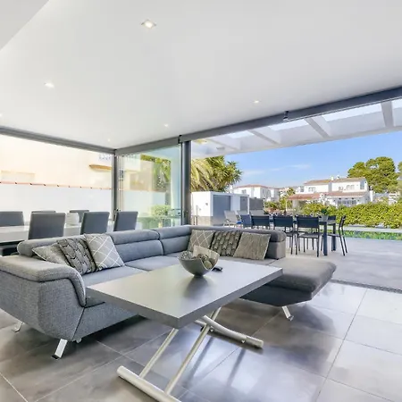 Infinity By Interhome Villa Roses