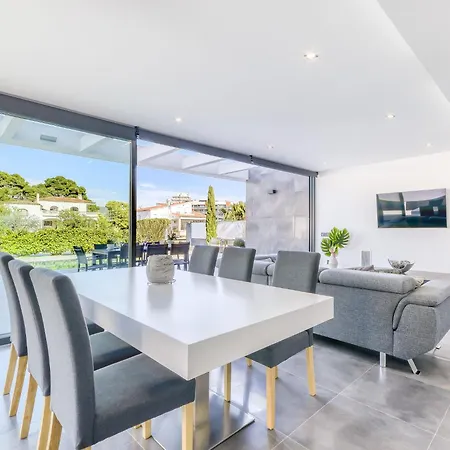 Infinity By Interhome Villa